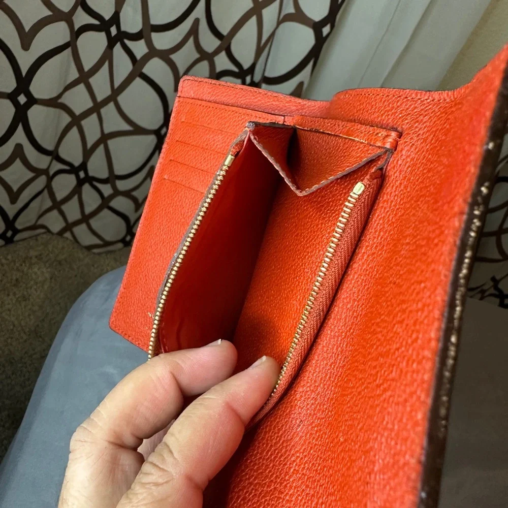LOUIS VUITTON Red Monogram Empreinte Compact Curieuse - Picture 8 of 11